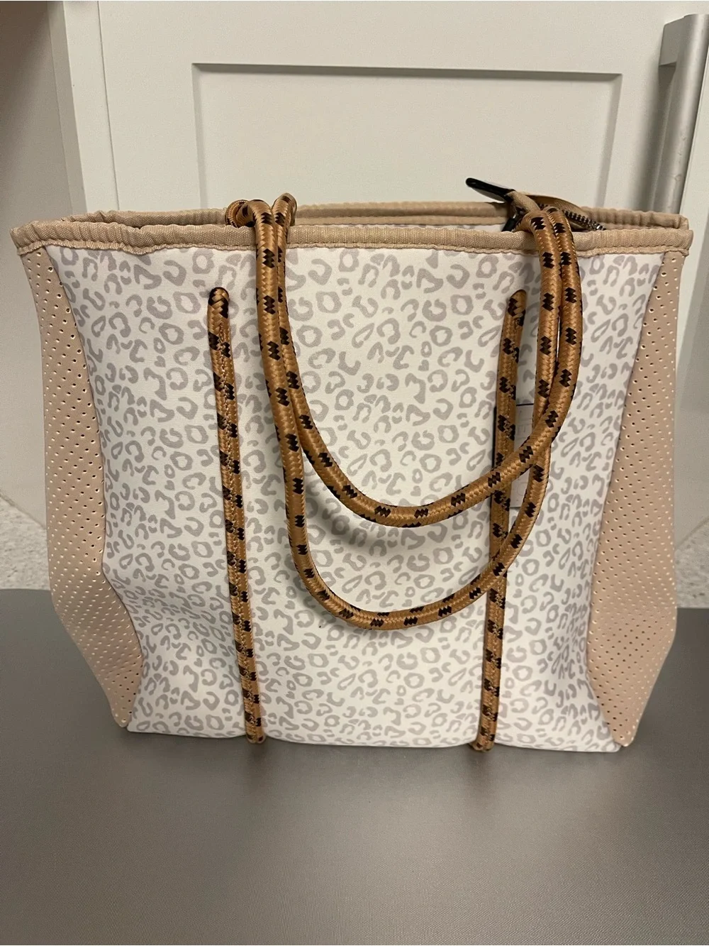 Cheetah Beige Large Meribella Tote be Jen & Co with Pouch NWOT